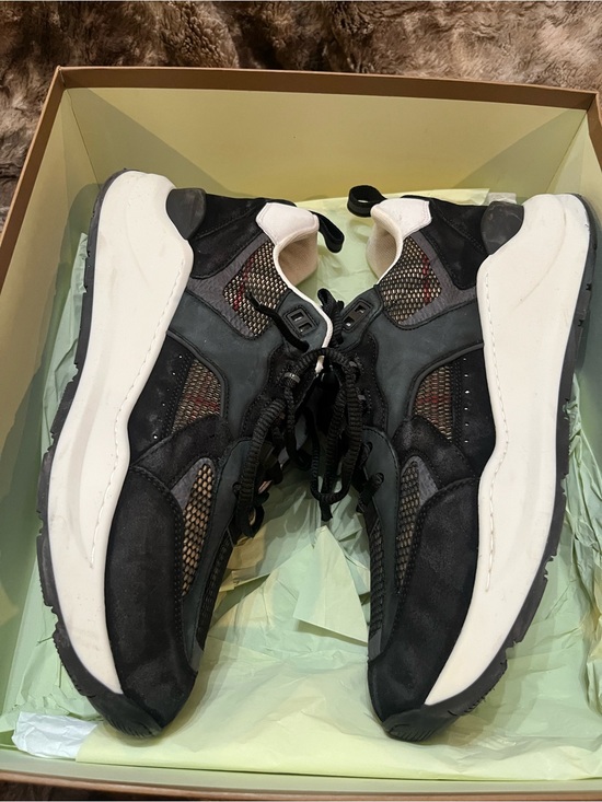 Burberry Box Label with Black and White Sneaker Graphic (make it best offer)